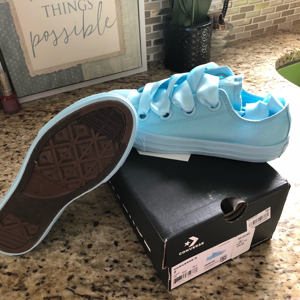 NEW IN BOX GIRLS 2 CONVERSE